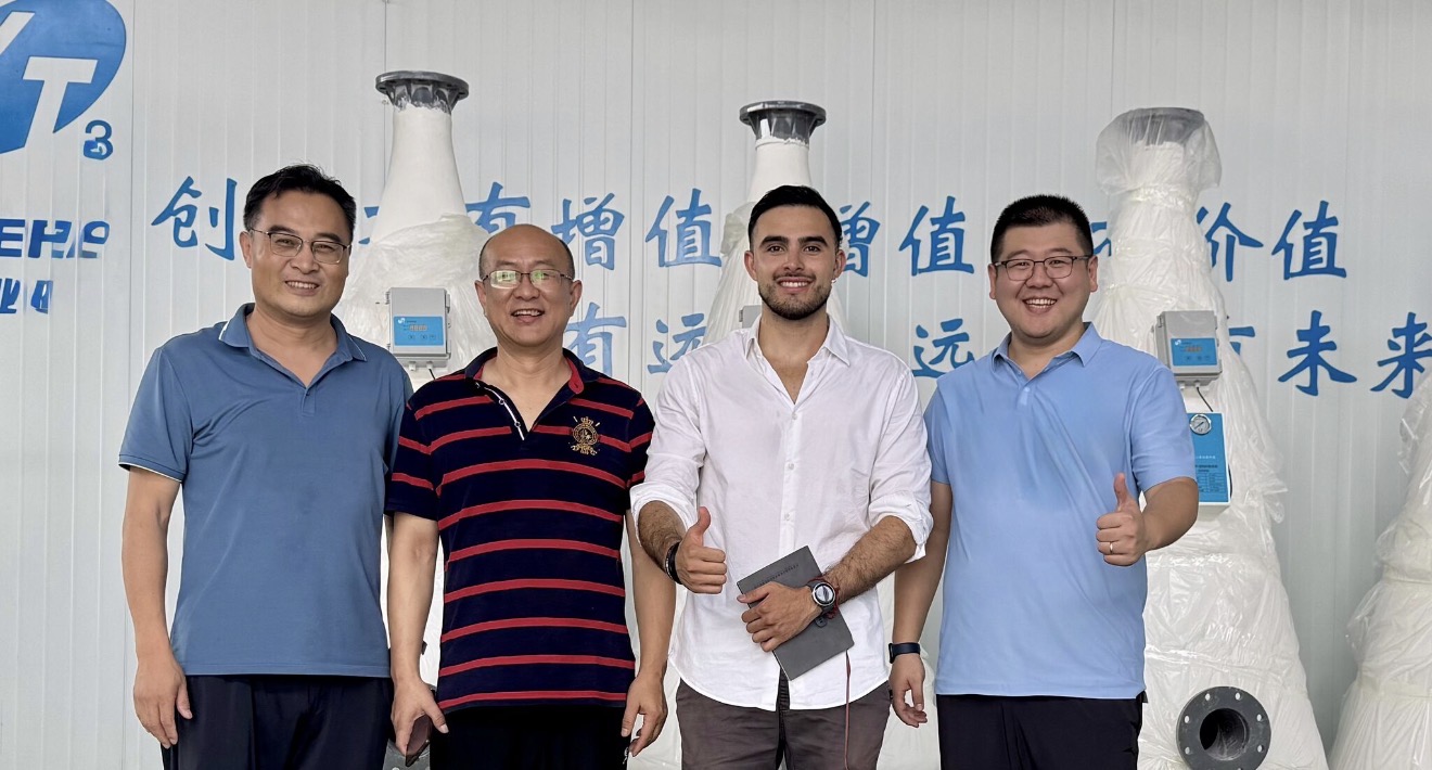 Con proveedor en China