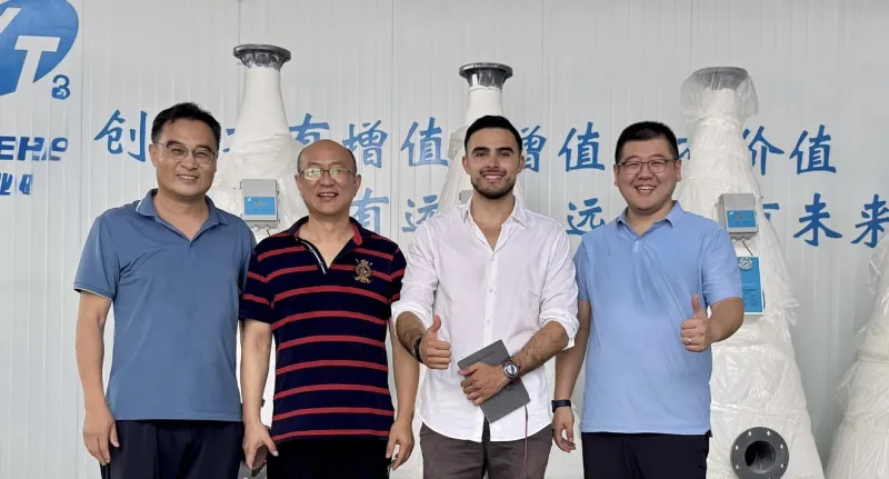 Reunión del equipo de Mateo Global Trade con un fabricante en China